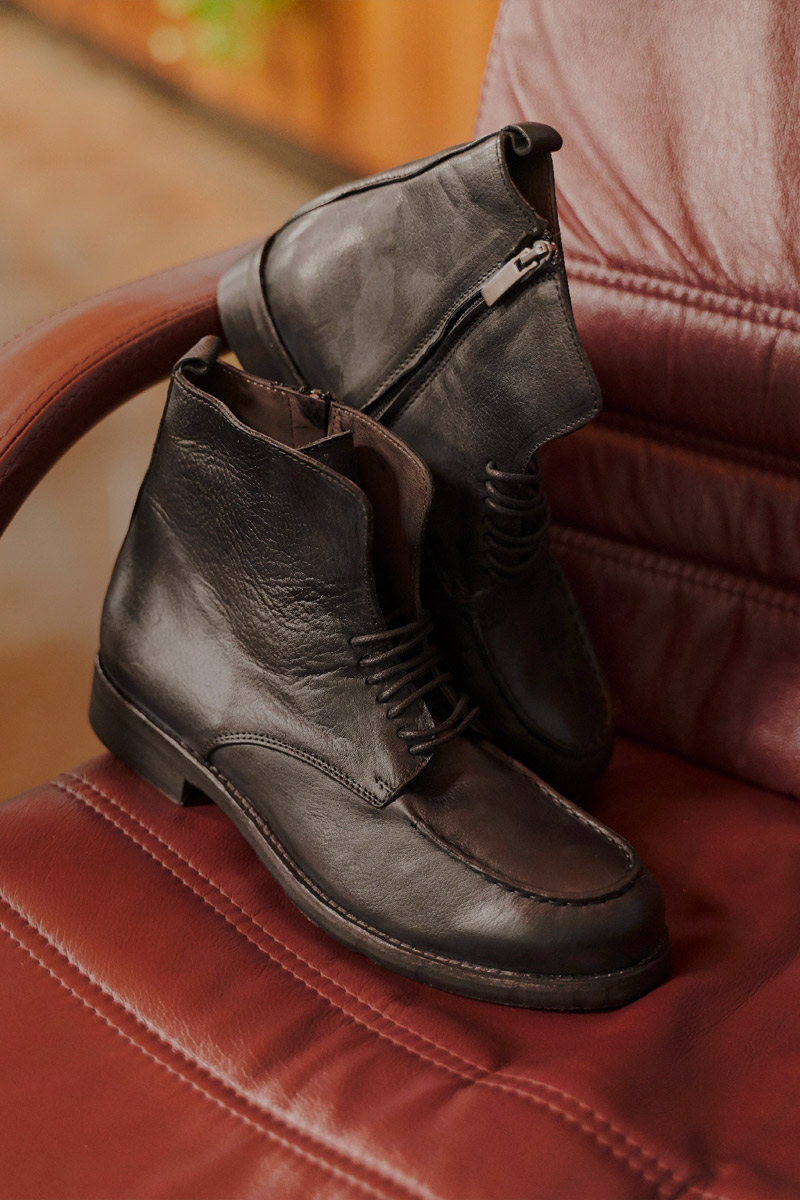 COMBAT BOOTS