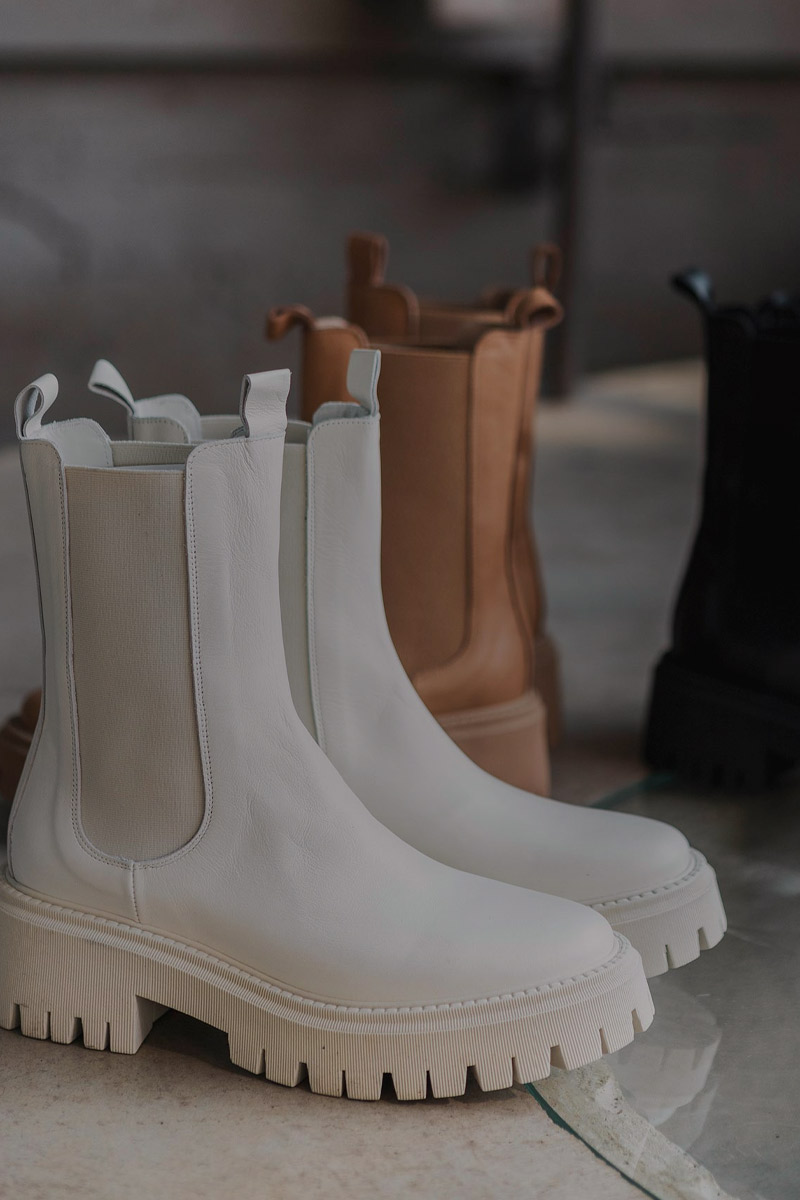 LOW HEEL ANKLE BOOTS