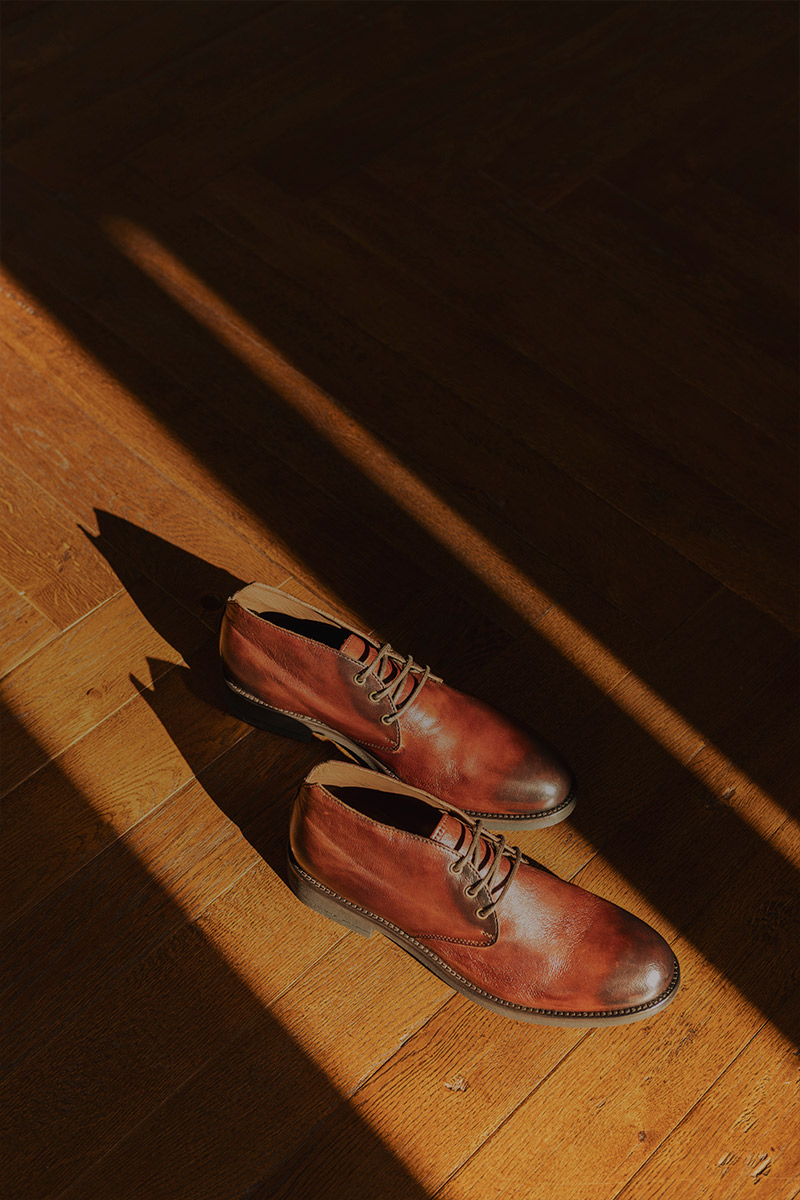 LACE-UP SHOES