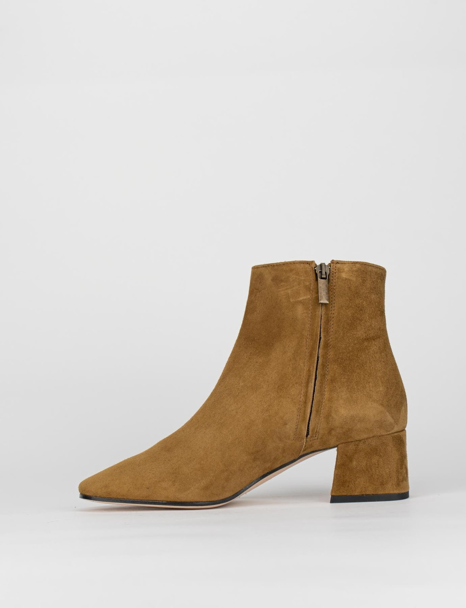 Botines de tacón alto tacón 5 cm marrón ante