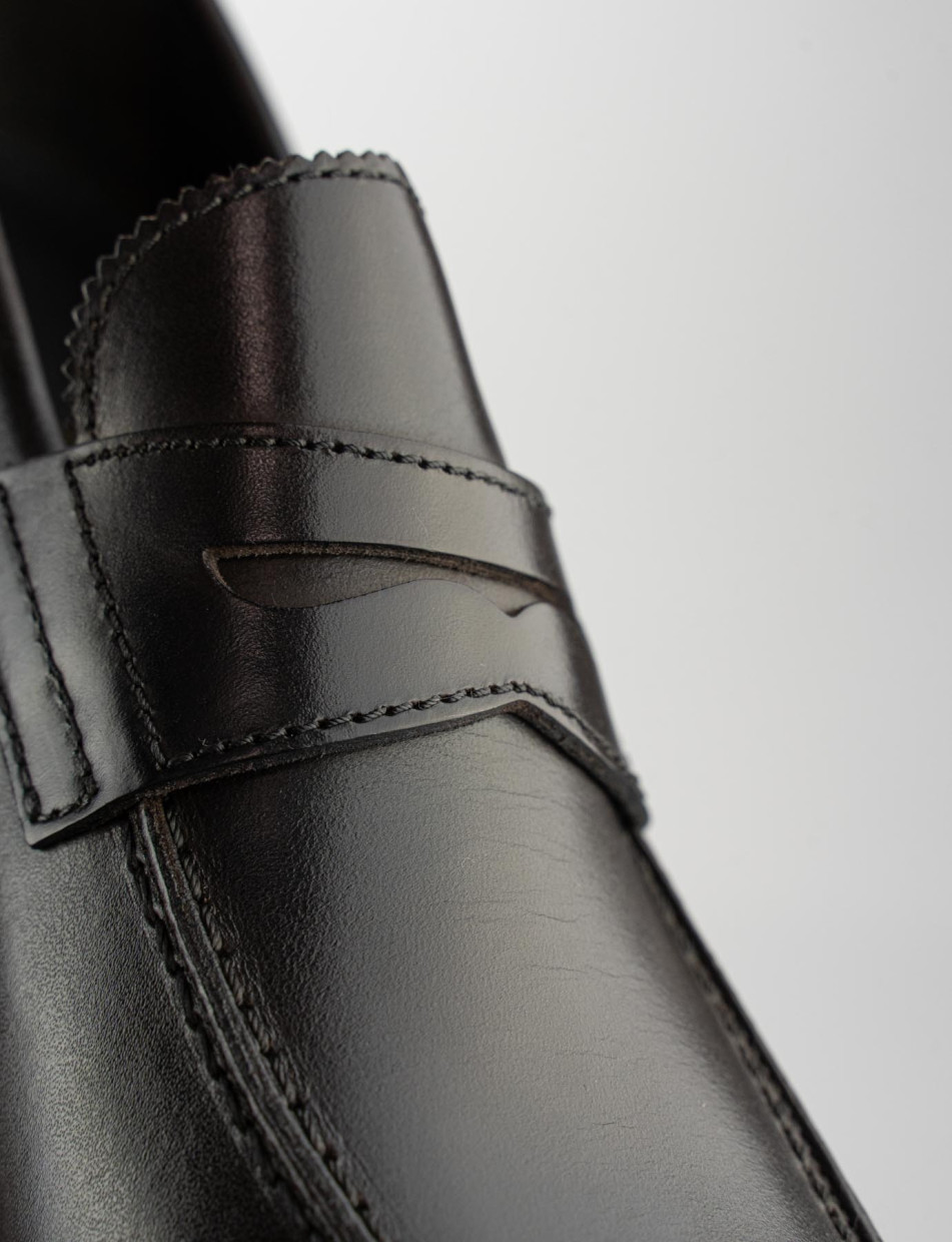 Mocassino tacco 1 cm testa