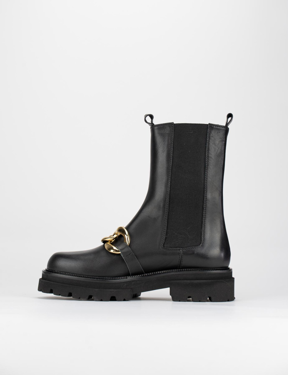 Low heel ankle boots heel 1 cm black leather