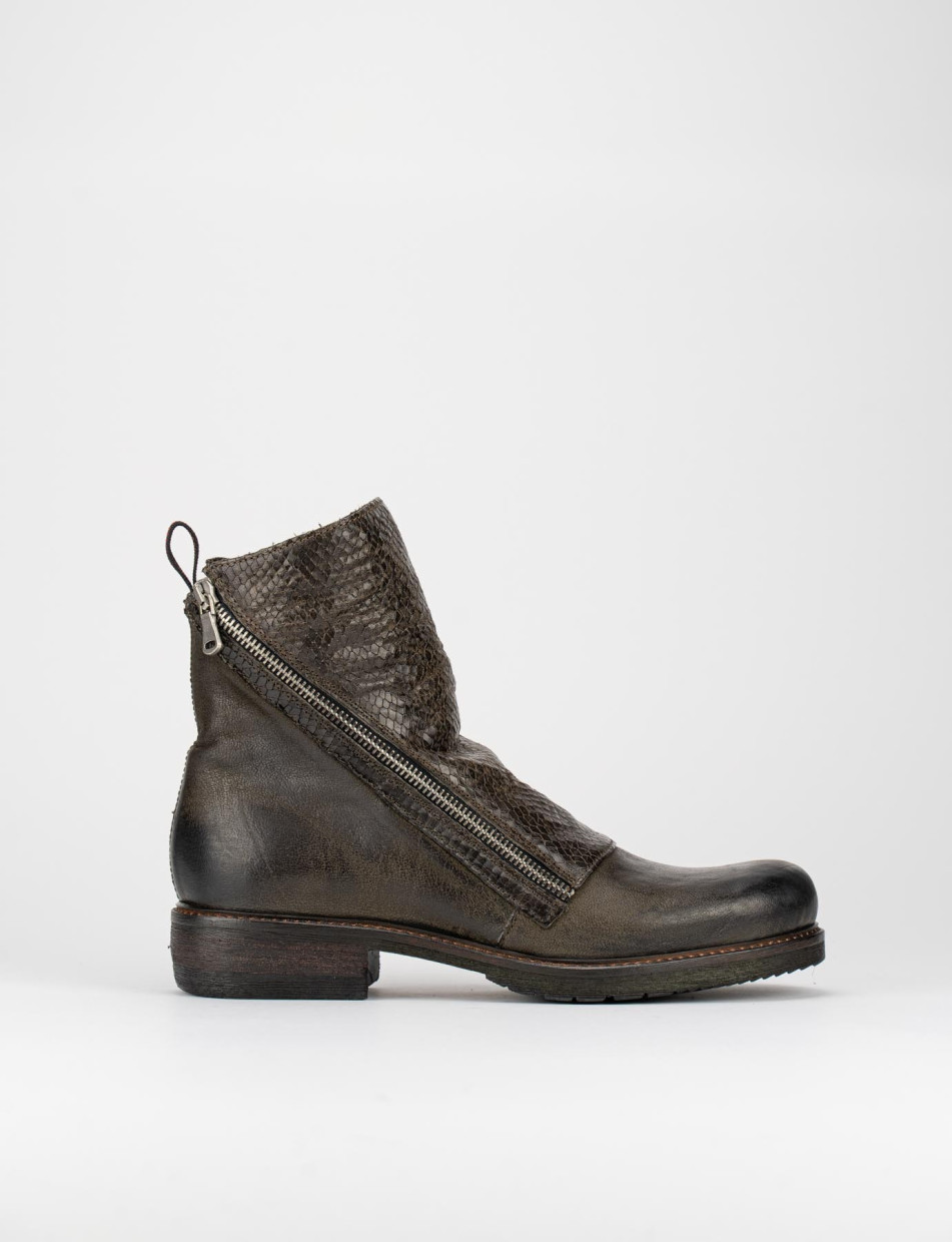 Botines de tacón bajo tacón 2 cm marrón oscuro cuero