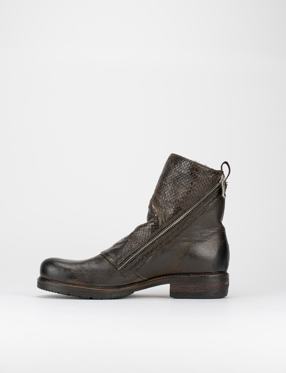 Botines de tacón bajo tacón 2 cm marrón oscuro cuero