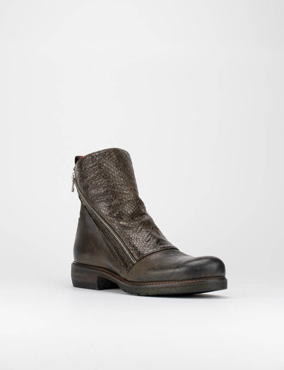 Botines de tacón bajo tacón 2 cm marrón oscuro cuero