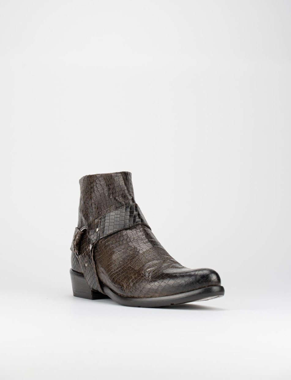 Botines tacón 2 cm marrón oscuro pitón