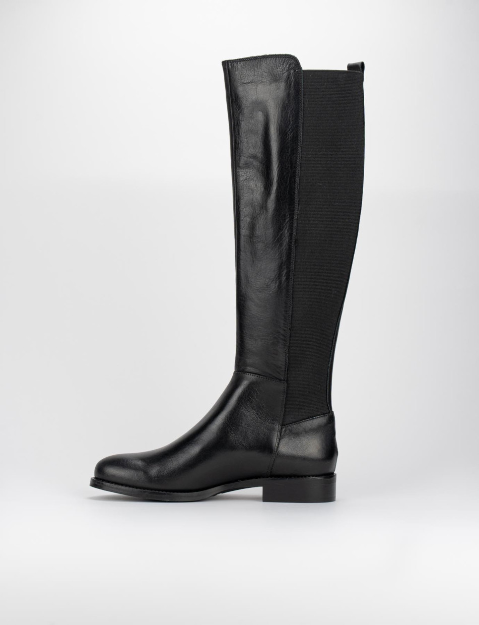 Low heel boots heel 2 cm black leather