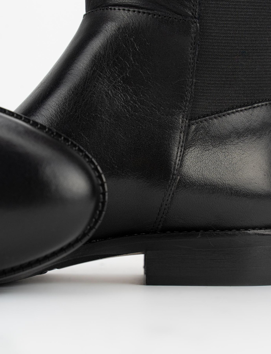 Low heel boots heel 2 cm black leather