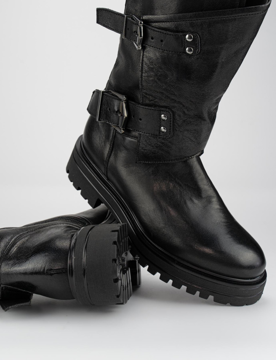 Low heel ankle boots heel 3 cm black leather