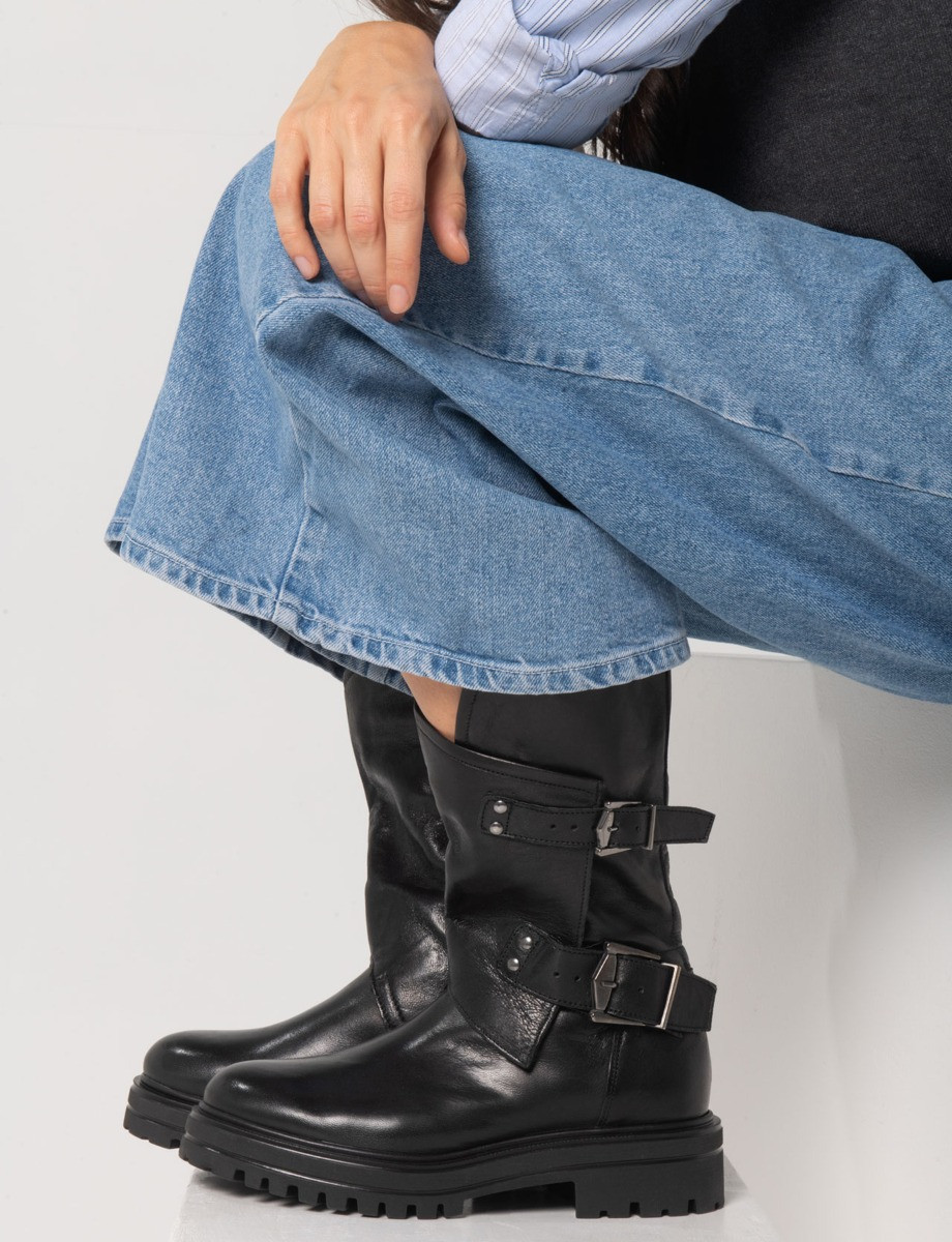 Low heel ankle boots heel 3 cm black leather