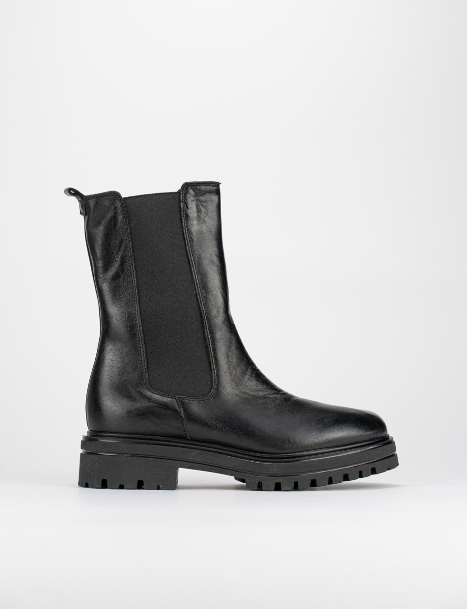 Low heel ankle boots heel 3 cm black leather