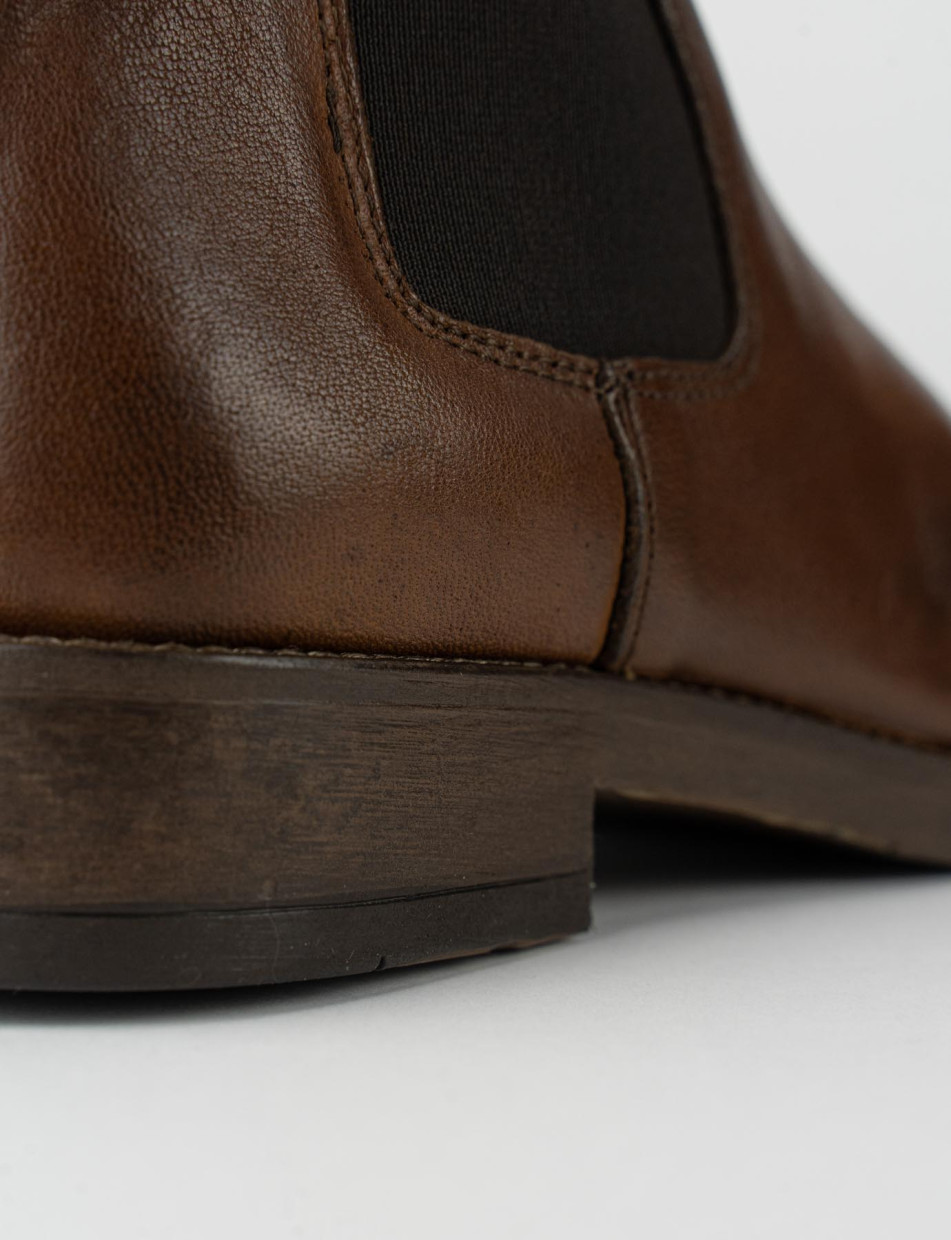 Botines de tacón bajo tacón 2 cm marrón cuero