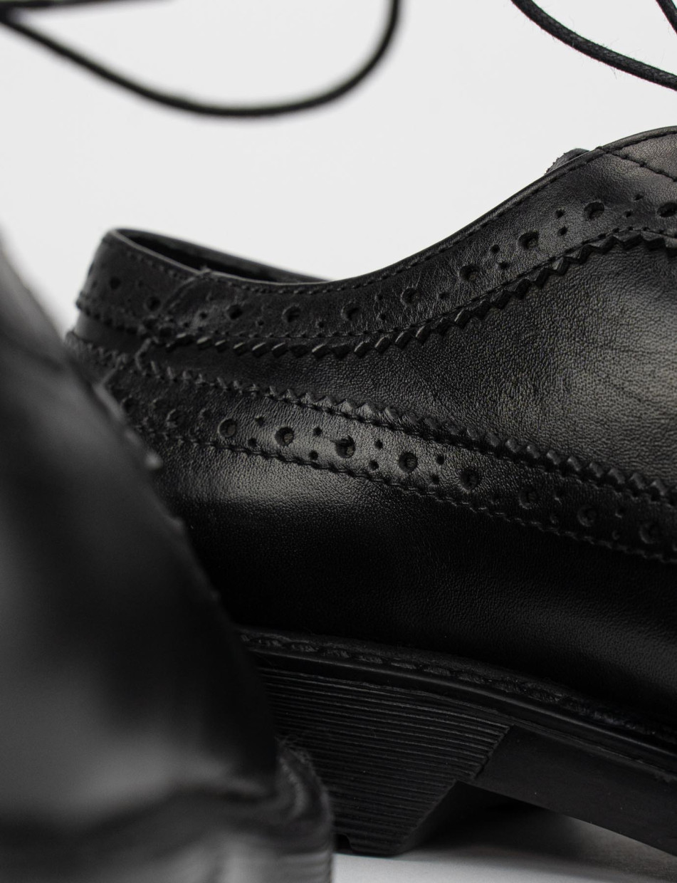 Lace-up shoes heel 2 cm black leather