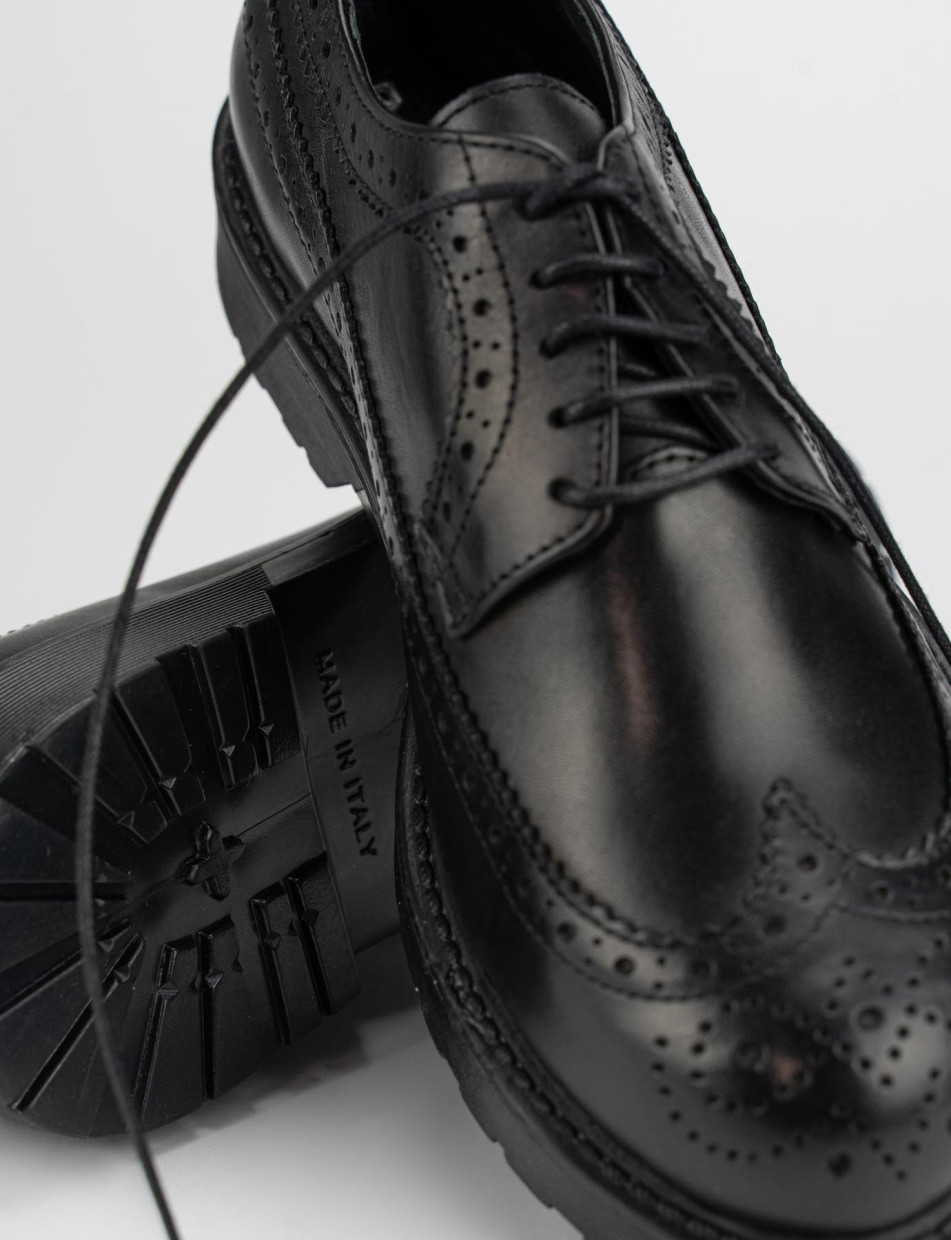 Lace-up shoes heel 2 cm black leather