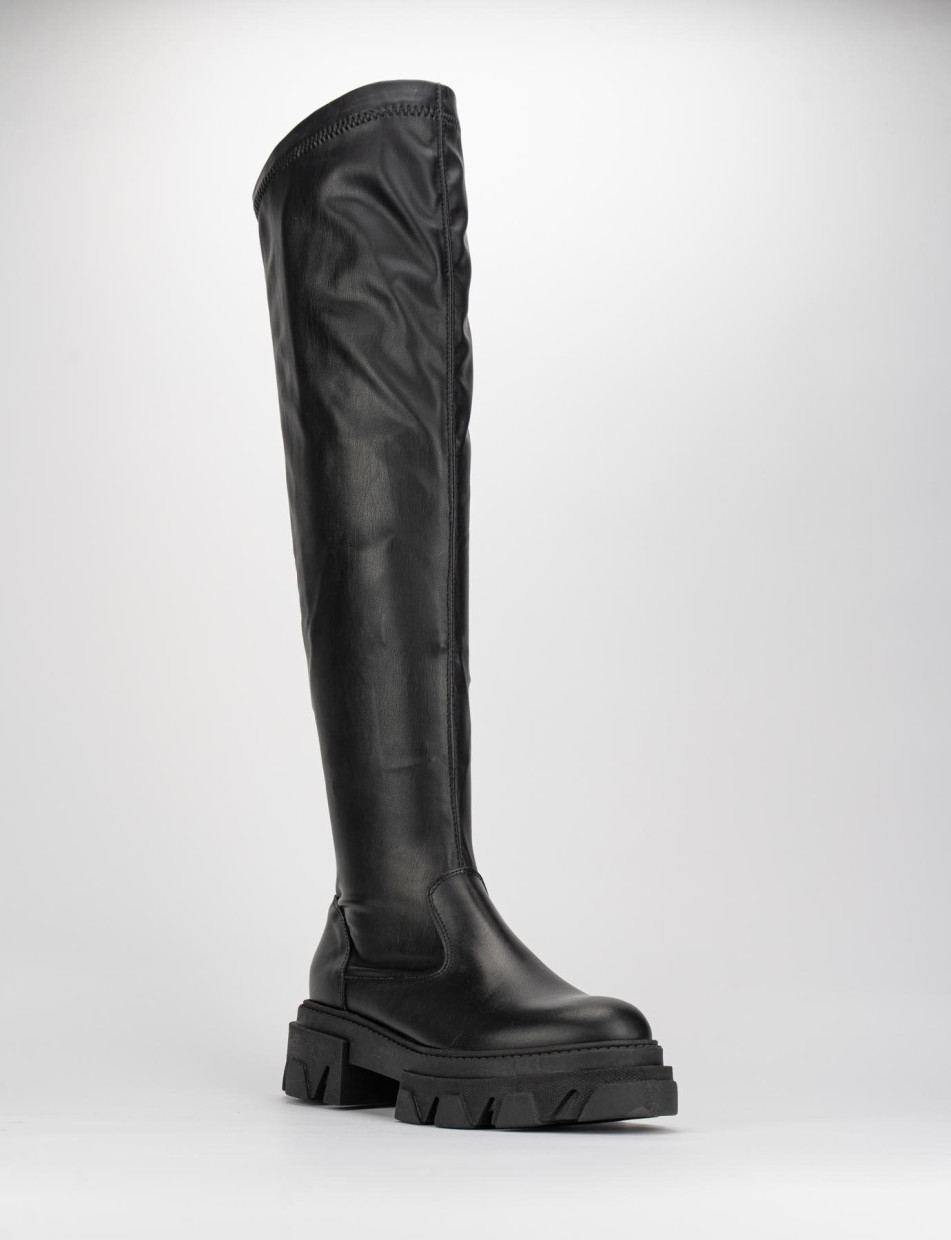 Low heel boots heel 2 cm black leather
