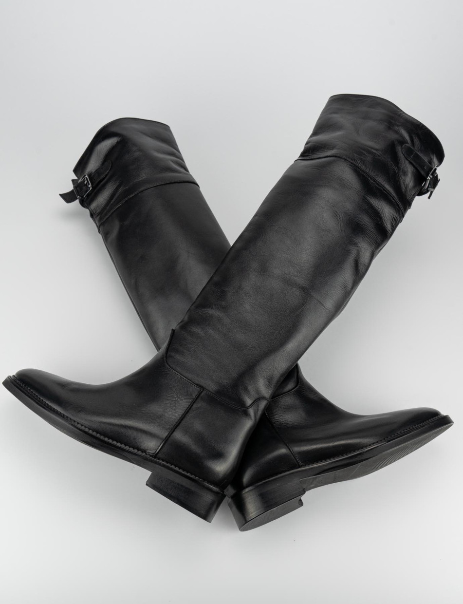 Botas de tacón bajo tacón 3 cm negro cuero