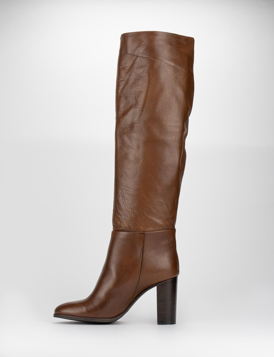 Botas de tacón alto tacón 8 cm marrón cuero
