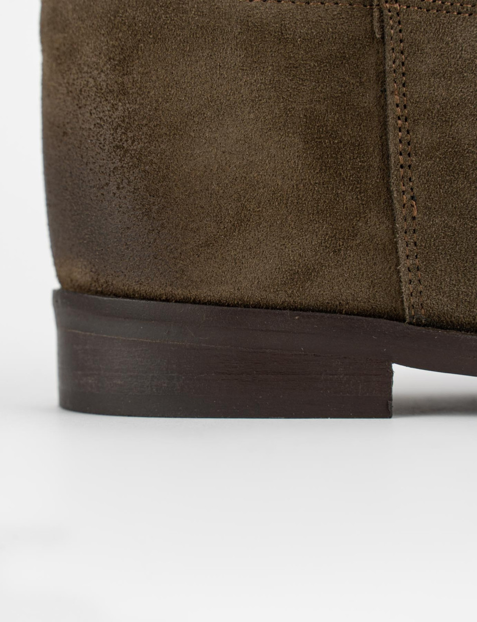 Botas de tacón bajo tacón 3 cm beis ante
