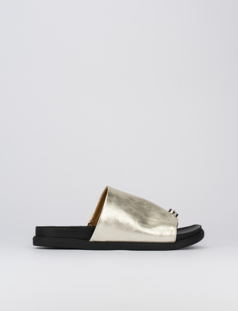 Mules tacón 1 cm oro laminado
