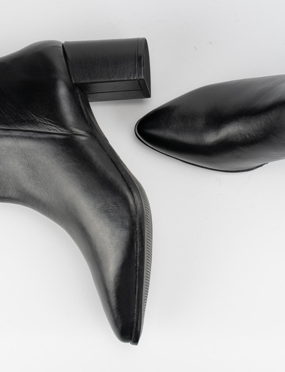 Botines de tacón alto tacón 5 cm negro cuero
