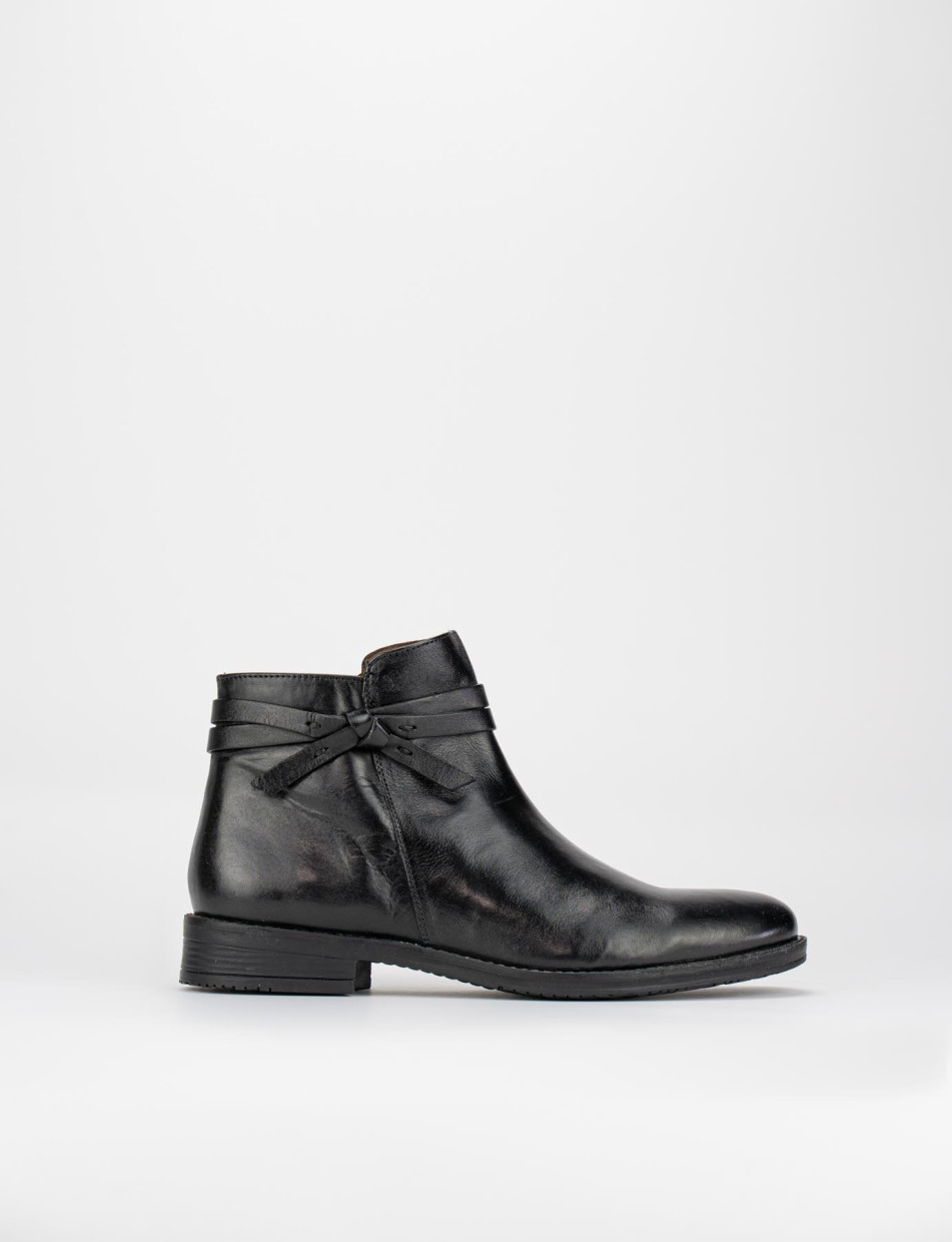 Low heel ankle boots heel 3 cm black leather
