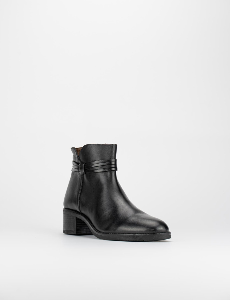 High heel ankle boots heel 5 cm black leather