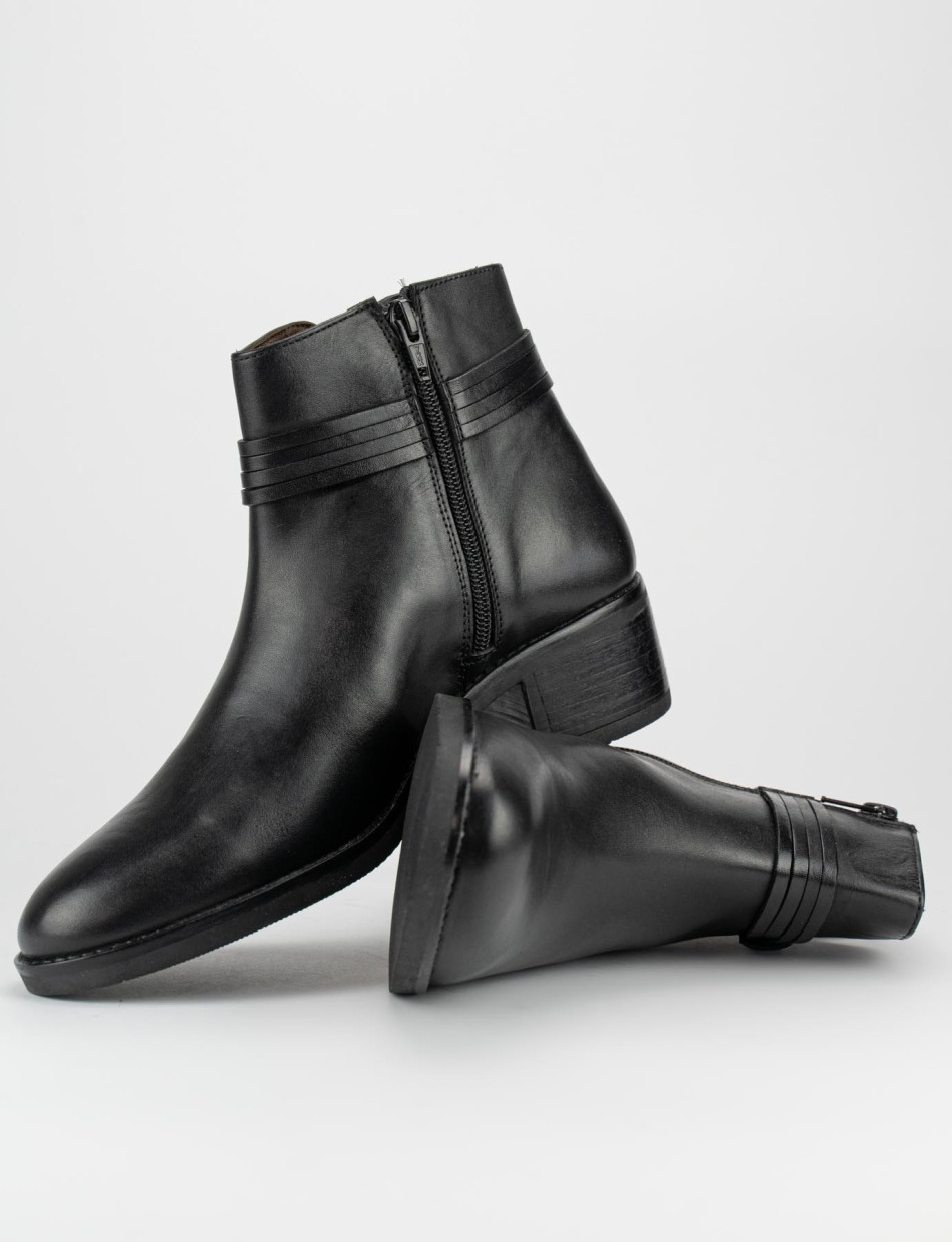 High heel ankle boots heel 5 cm black leather