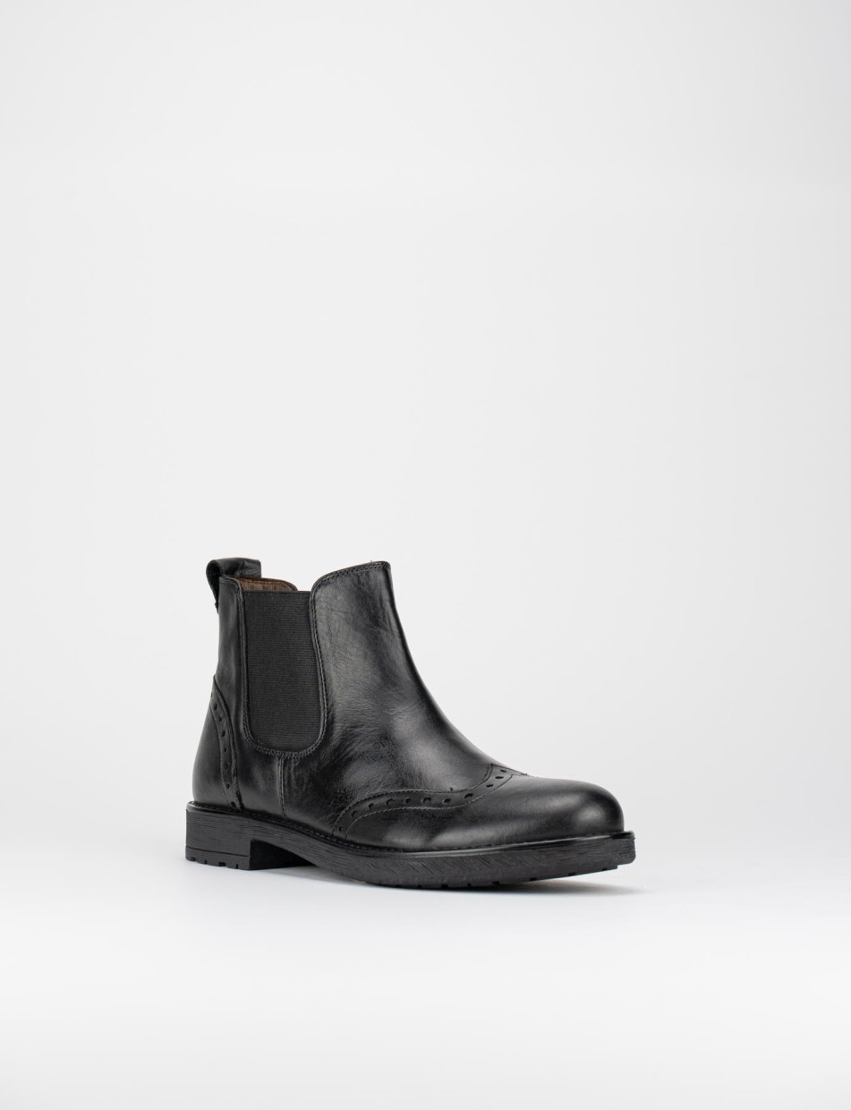 stivaletto tacco 2 cm nero