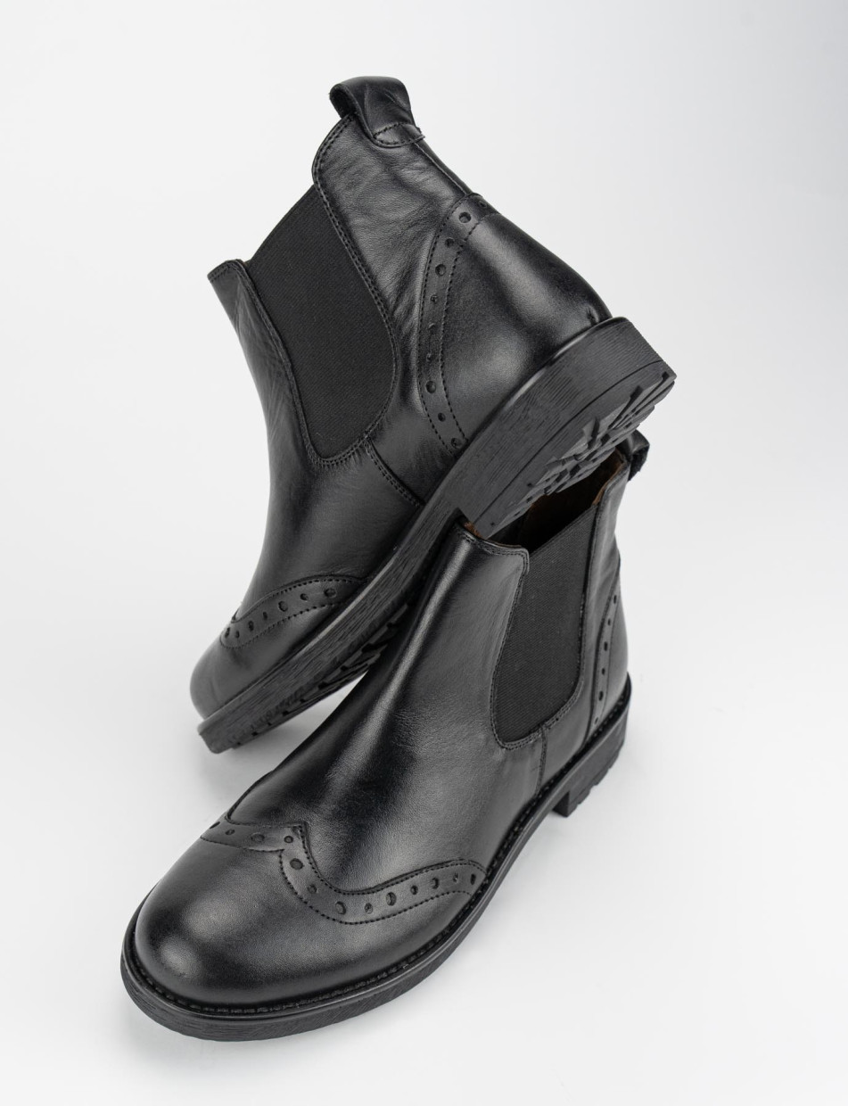 stivaletto tacco 2 cm nero