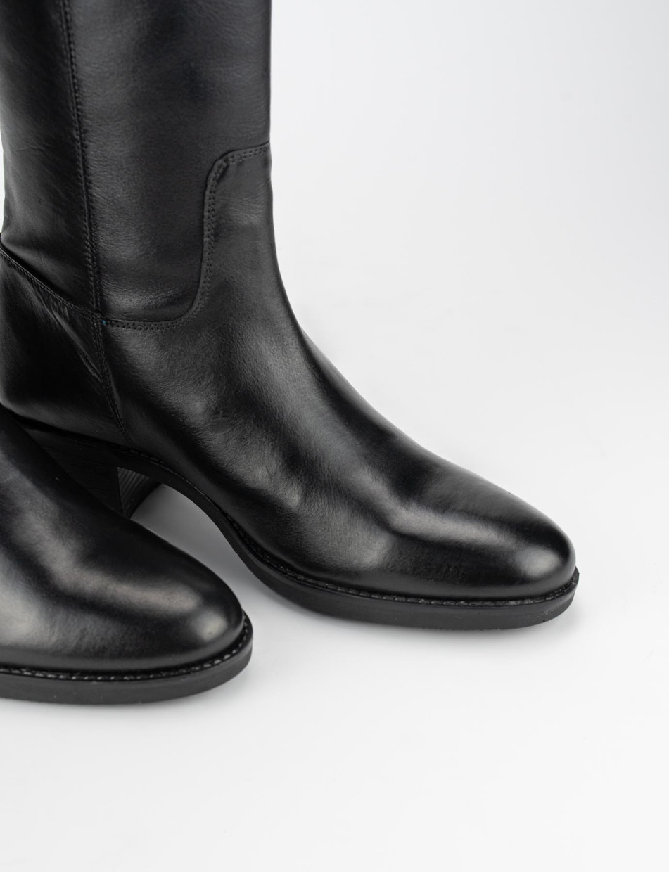 Stivale tacco 5 cm nero