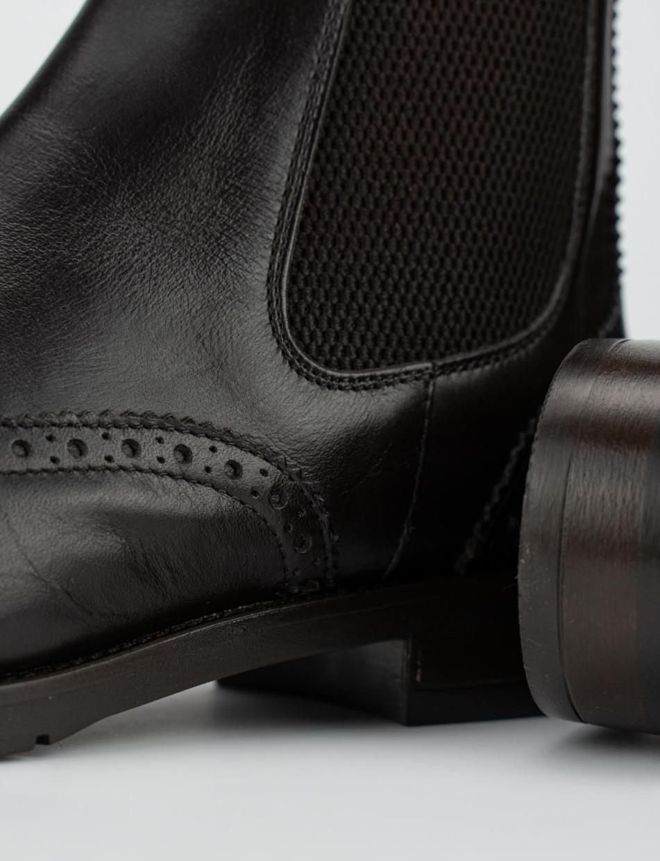 Botines de tacón bajo tacón 2 cm marrón oscuro cuero