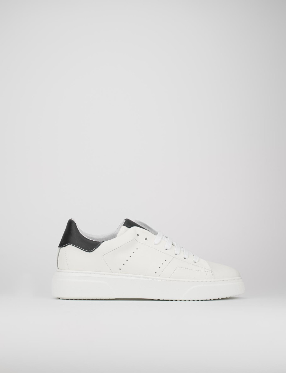 Zapatillas deportivas blanco cuero