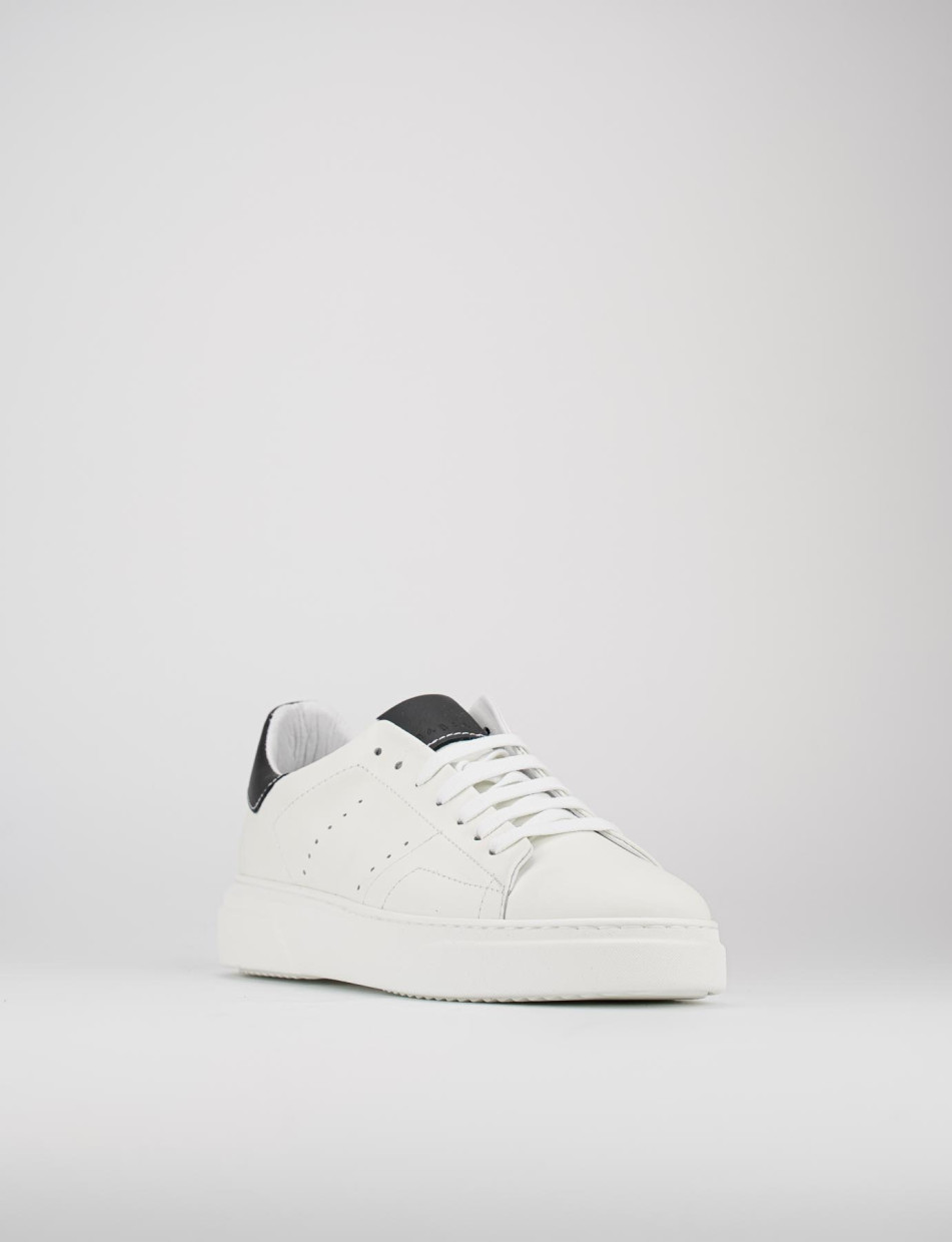 Zapatillas deportivas blanco cuero