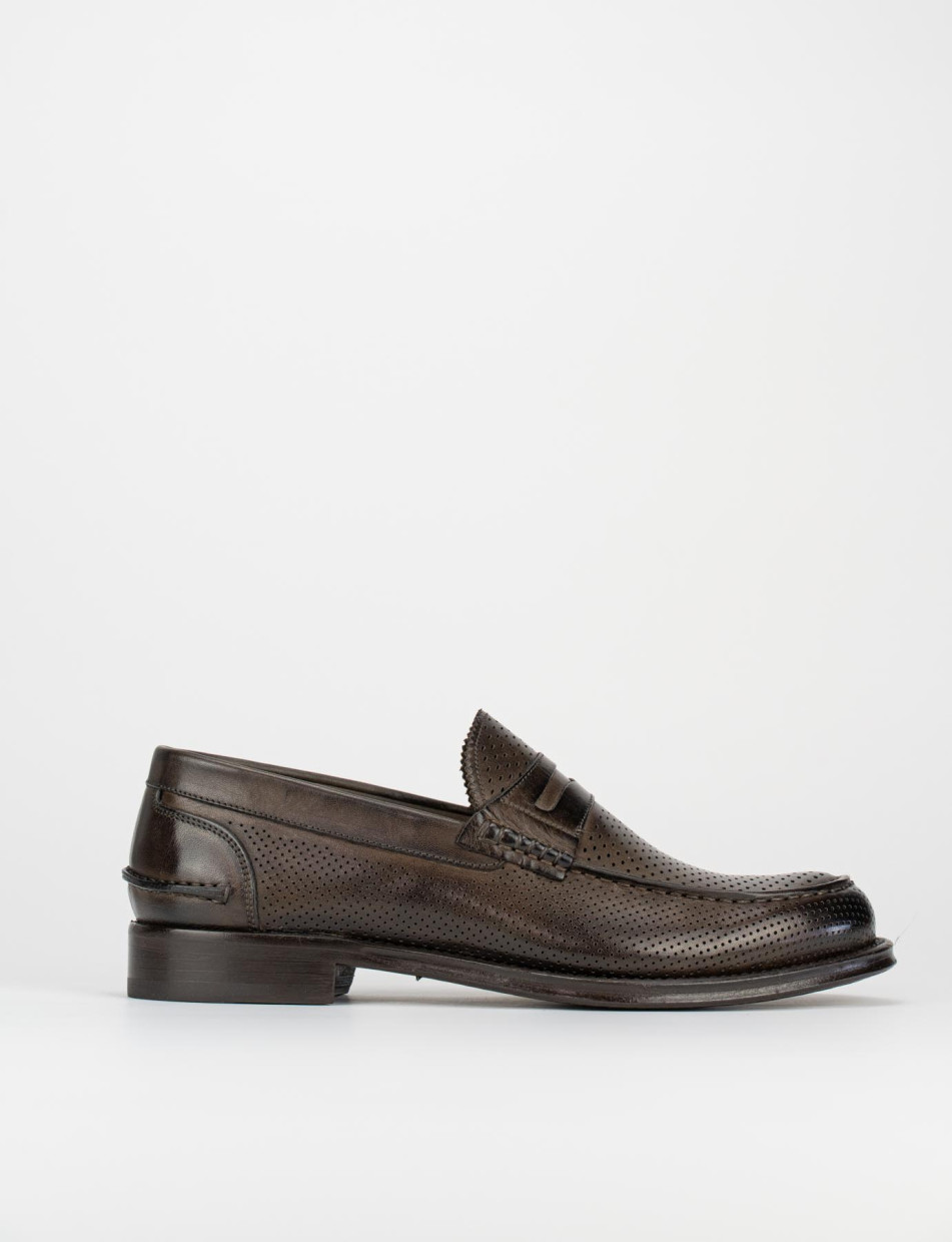 Mocasines marrón oscuro cuero
