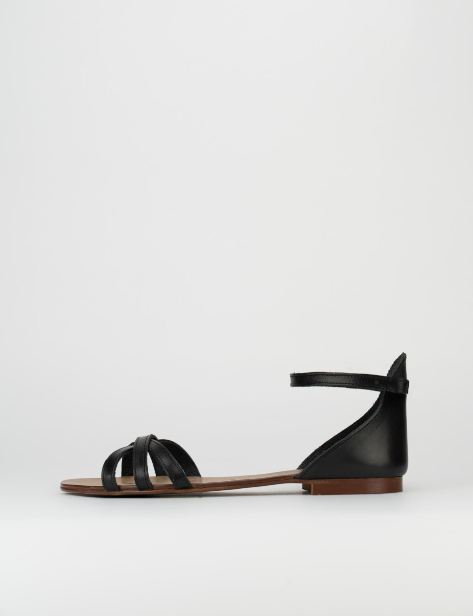 Low heel sandals heel 1 cm black leather