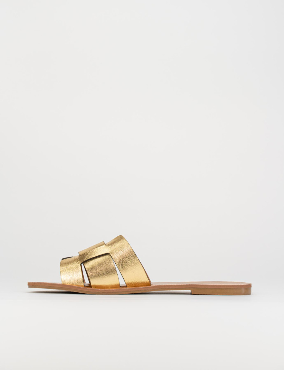 Mules tacón 1 cm oro cuero