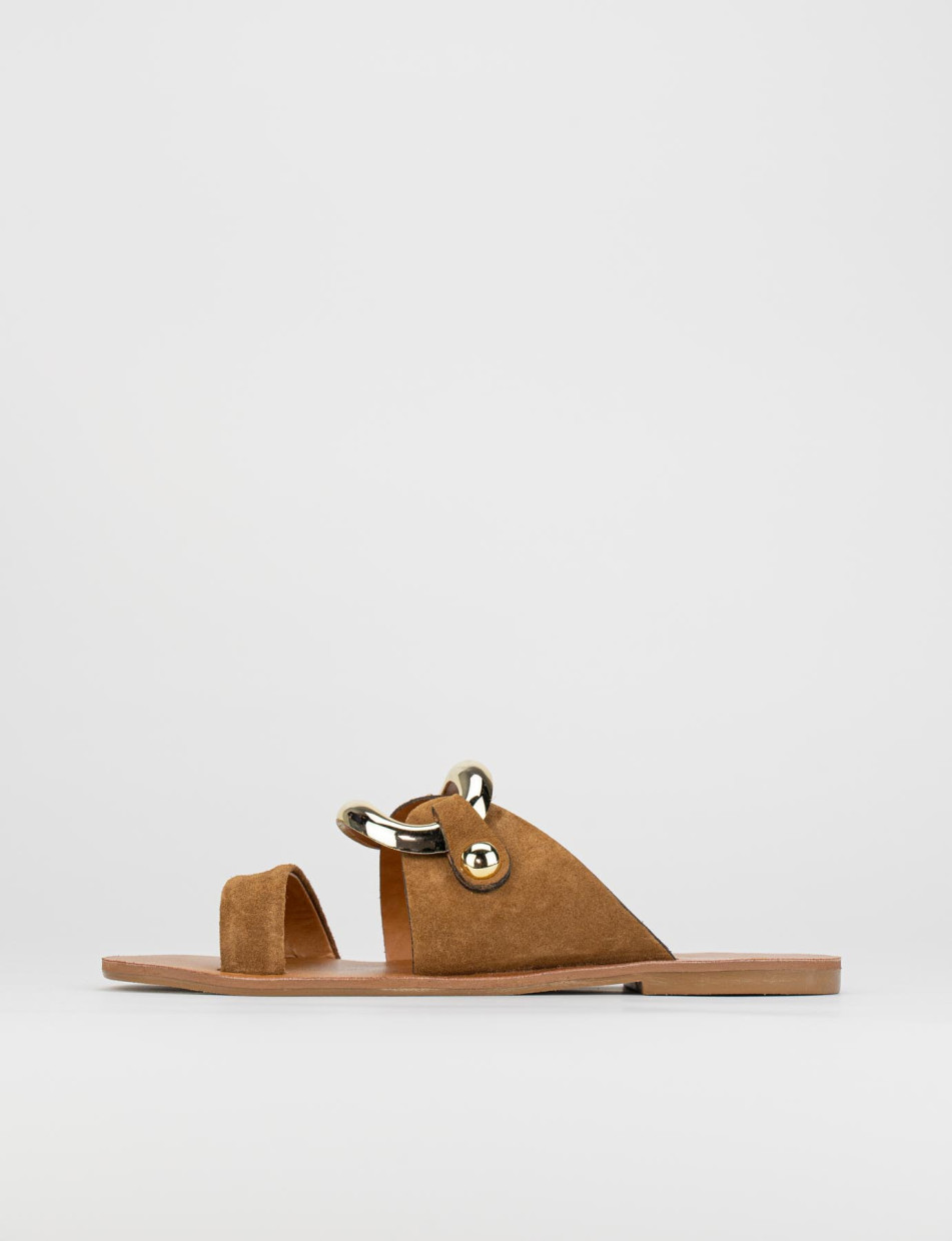Mules tacón 1 cm marrón ante