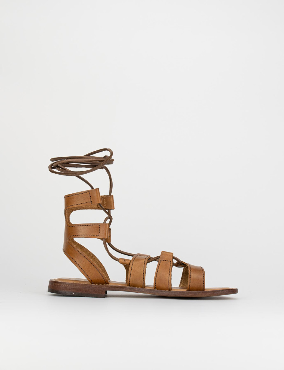 Low heel sandals heel 1 cm brown leather