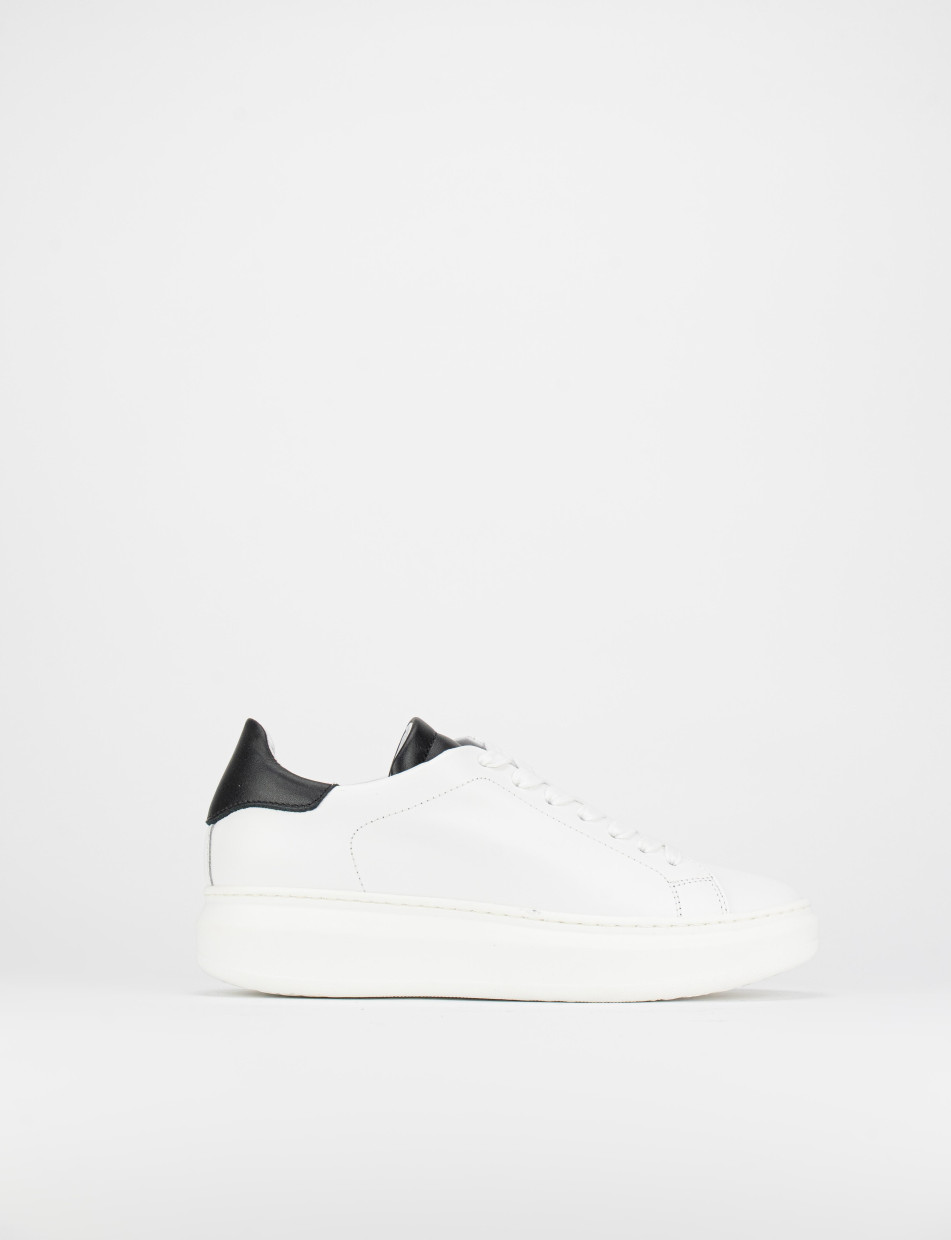 Zapatillas deportivas blanco cuero