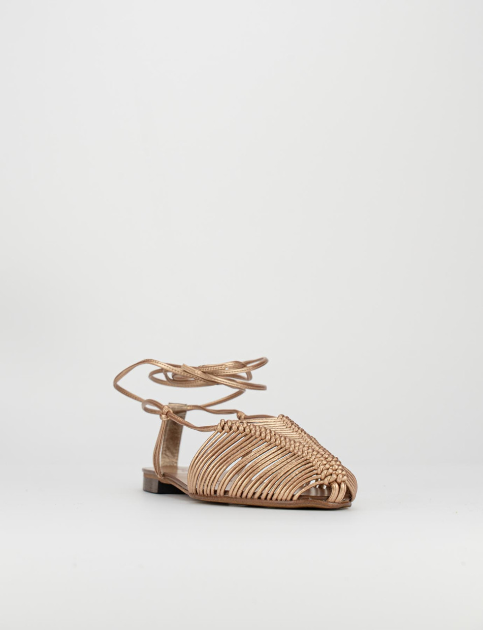 Sandalias de tacón bajo tacón 1 cm bronce cuero