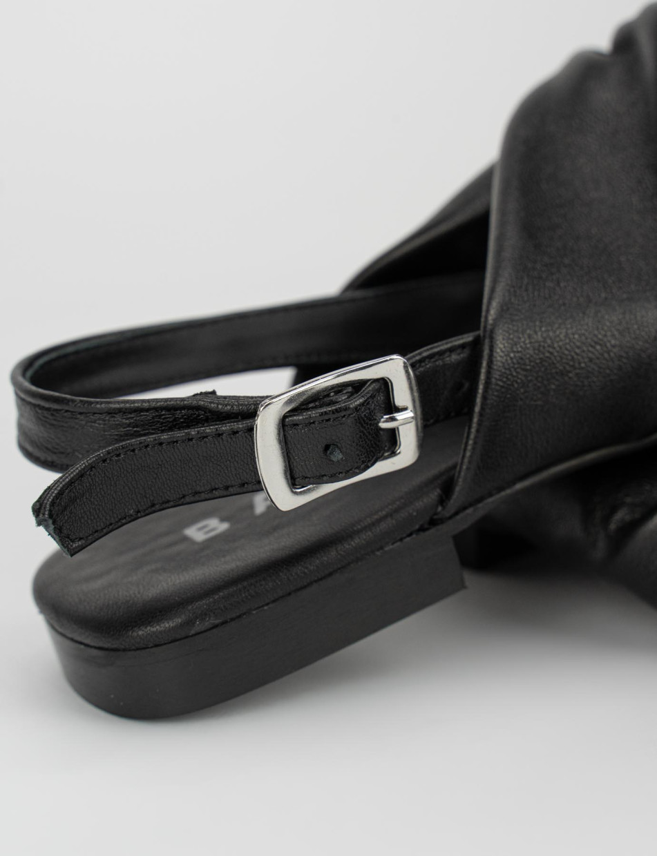 Low heel sandals heel 1 cm black leather
