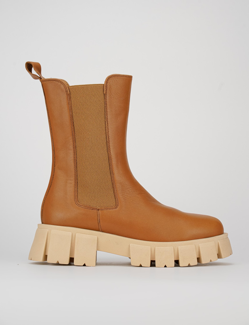 Botines de tacón bajo tacón 1 cm marrón cuero