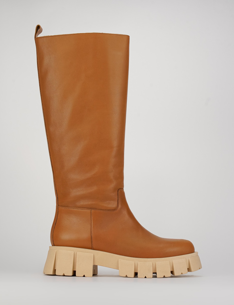 Low heel boots heel 1 cm brown leather