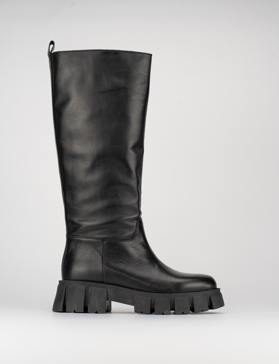 Low heel boots heel 1 cm black leather