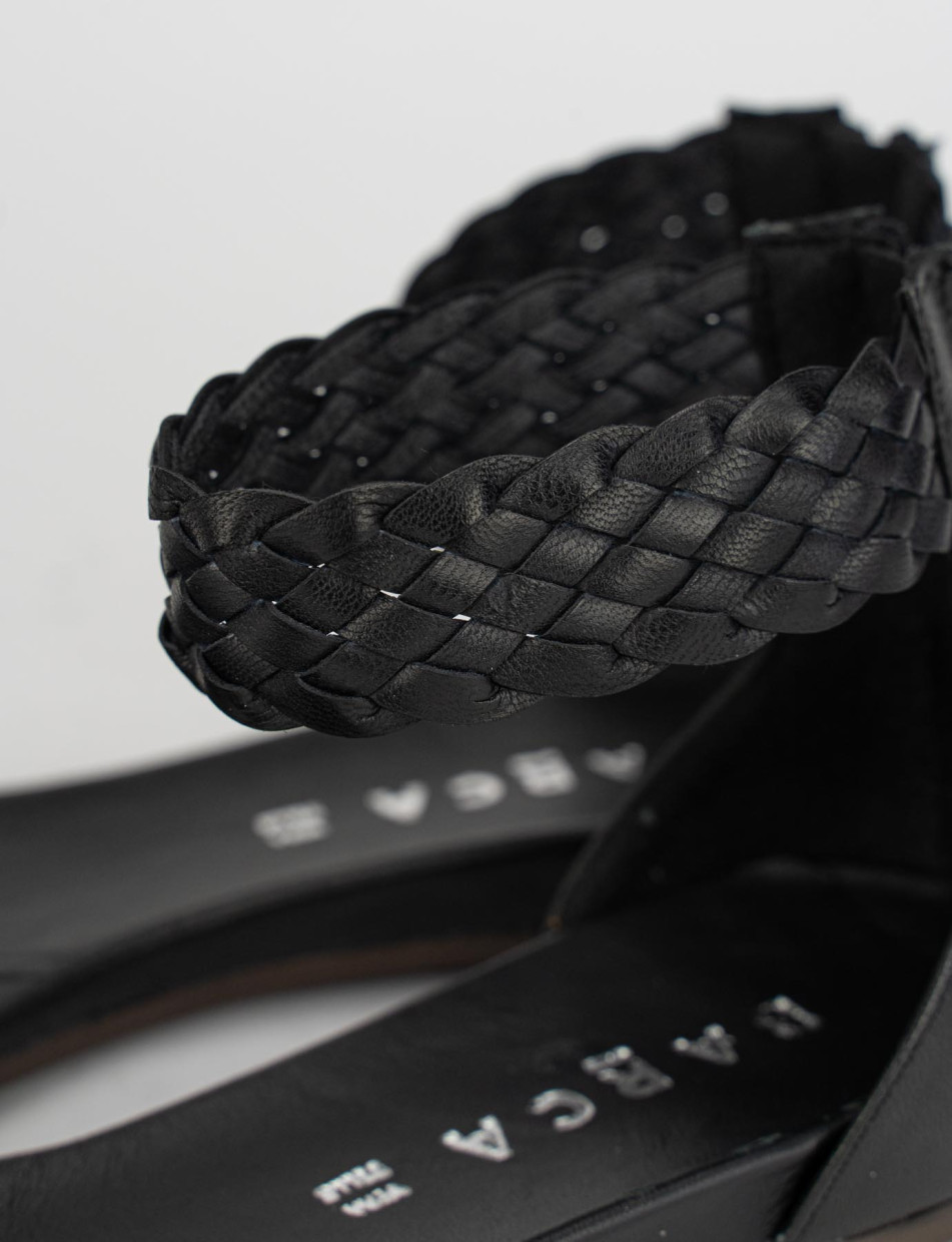 Sandalias de tacón bajo tacón 1 cm negro cuero