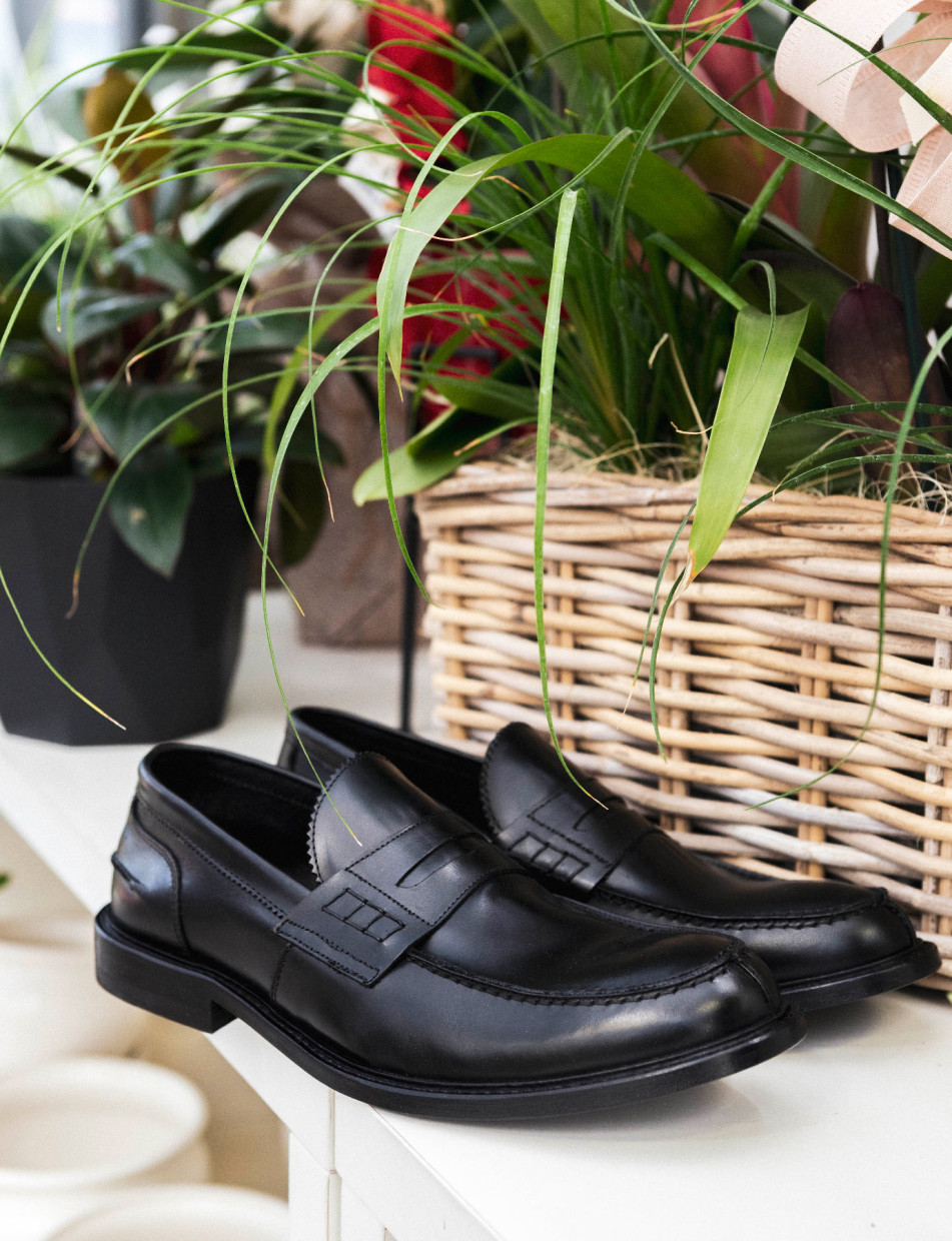 Mocasines negro cuero