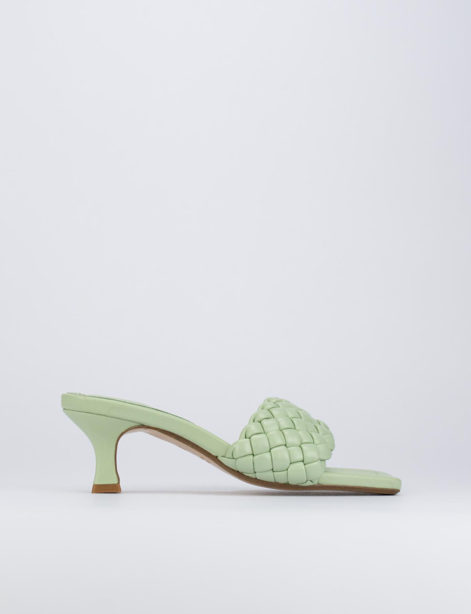 Mules tacón 5 cm verde cuero