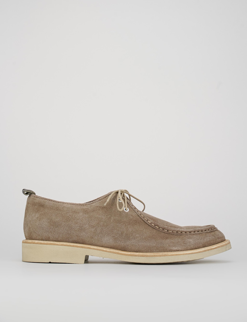 Zapatos de cordones beis ante