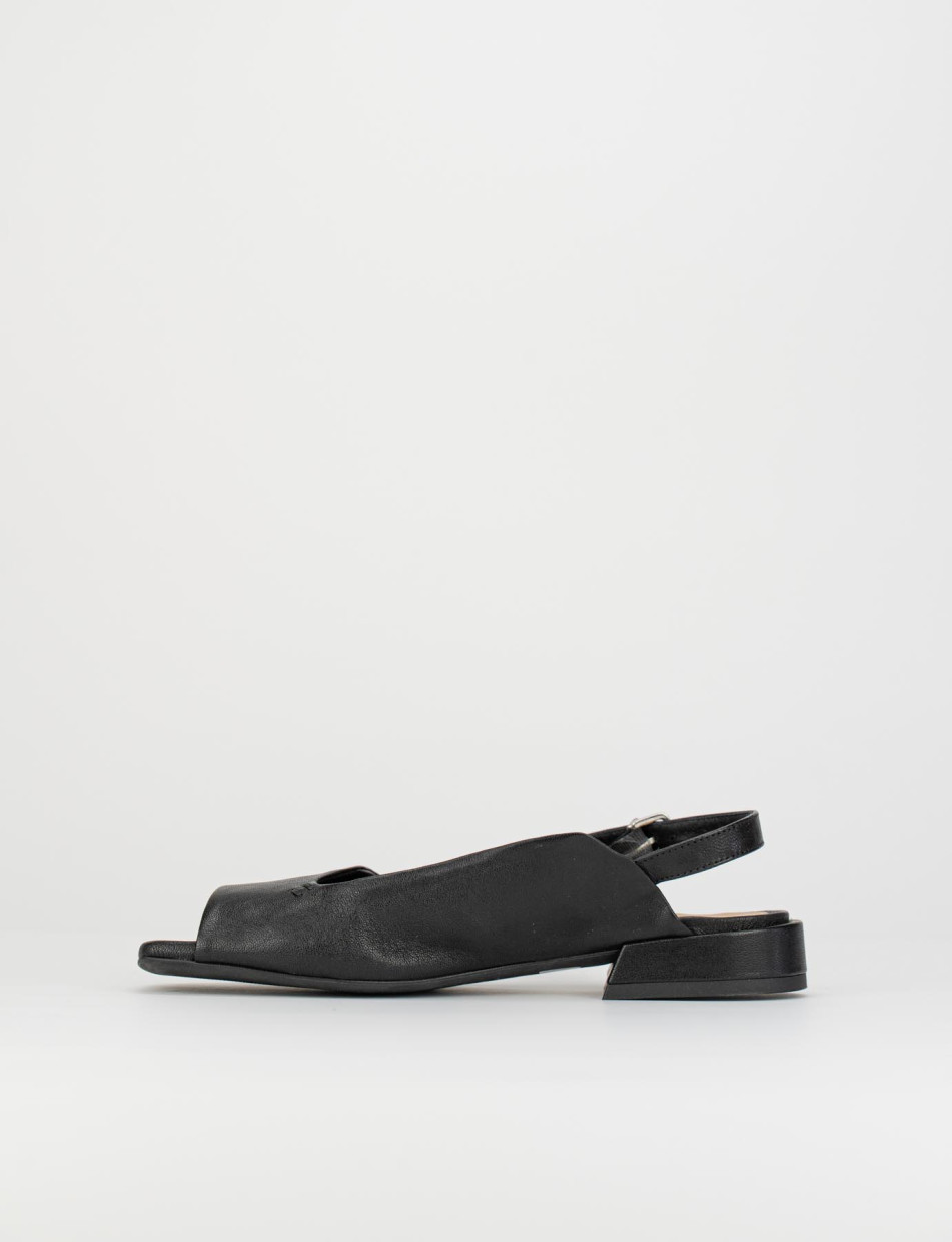 Low heel sandals heel 1 cm black leather