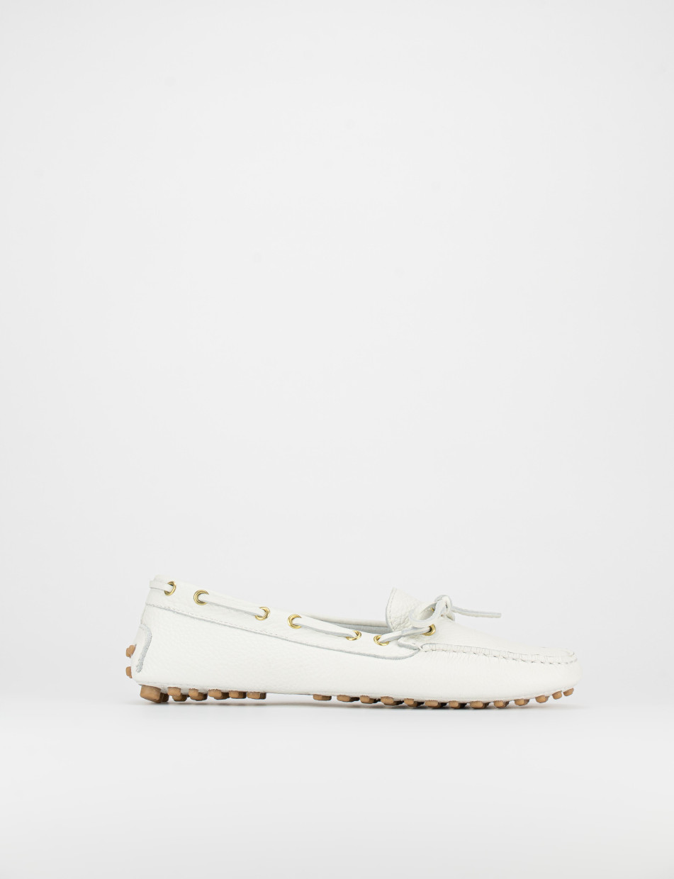 Mocasines tacón 1 cm blanco cuero